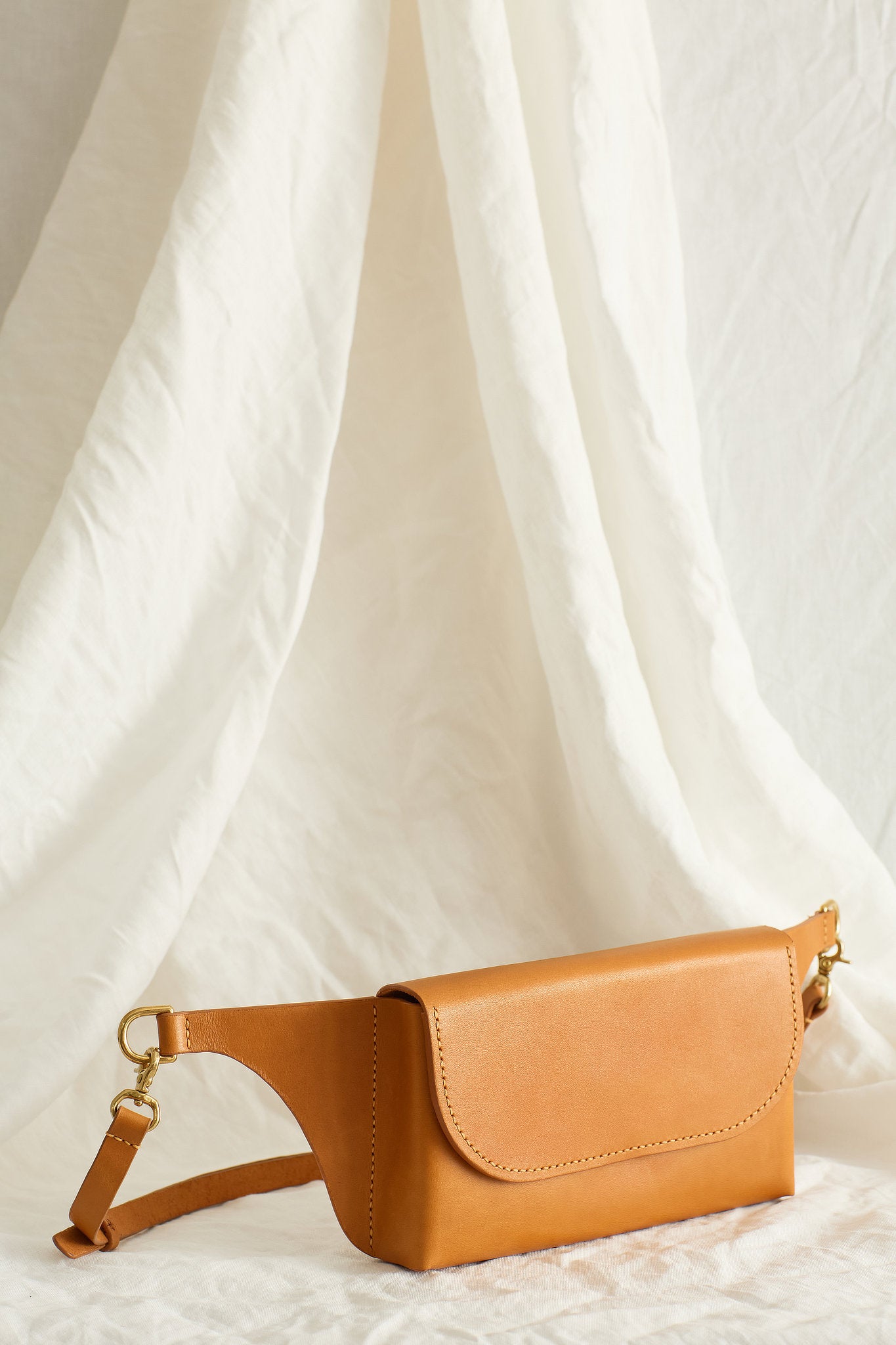 Angled view of the Effie leather belt bag in tan