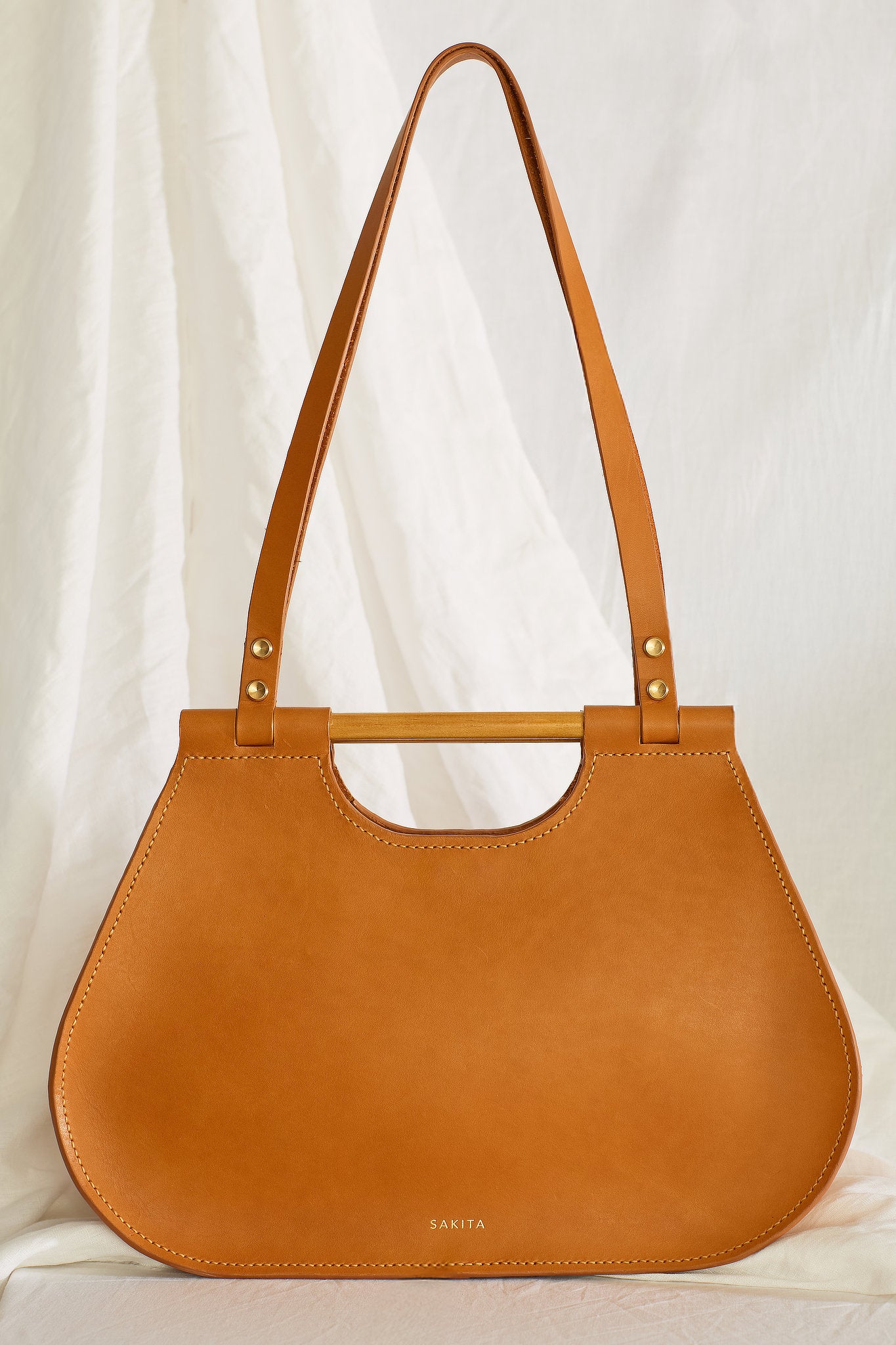 Front view of the Ophelia leather tote bag in tan